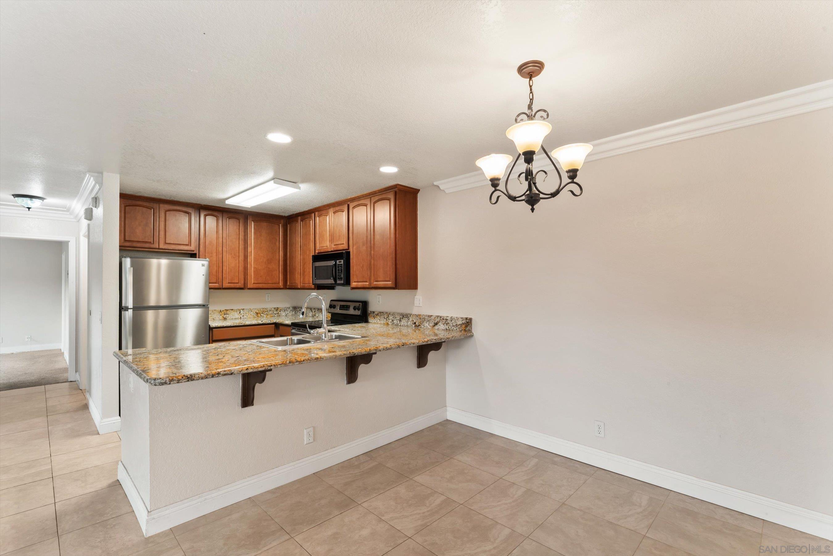 Detail Gallery Image 13 of 36 For 1075 N Escondido Blvd  #209,  Escondido,  CA 92026 - 2 Beds | 2 Baths