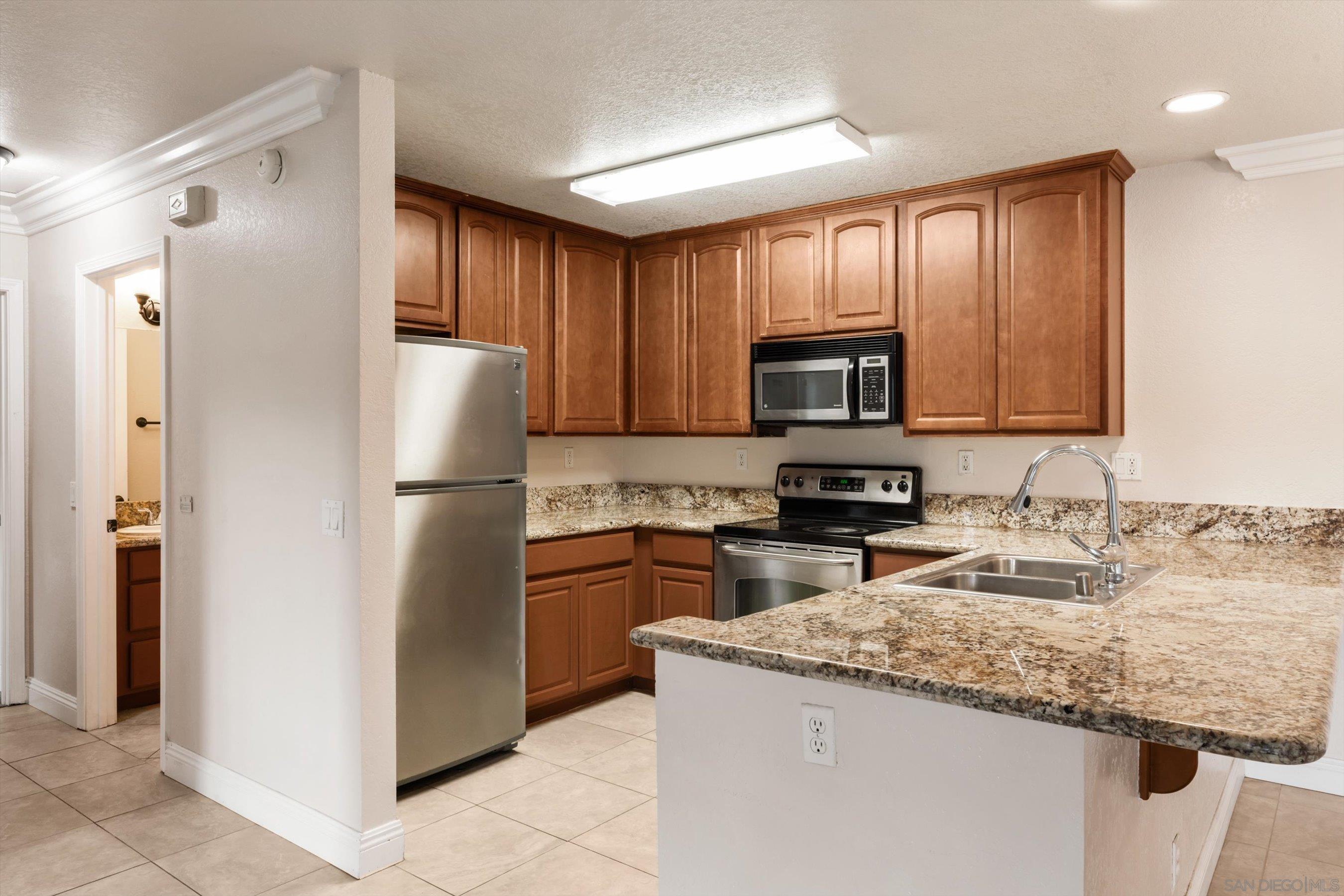 Detail Gallery Image 6 of 36 For 1075 N Escondido Blvd  #209,  Escondido,  CA 92026 - 2 Beds | 2 Baths