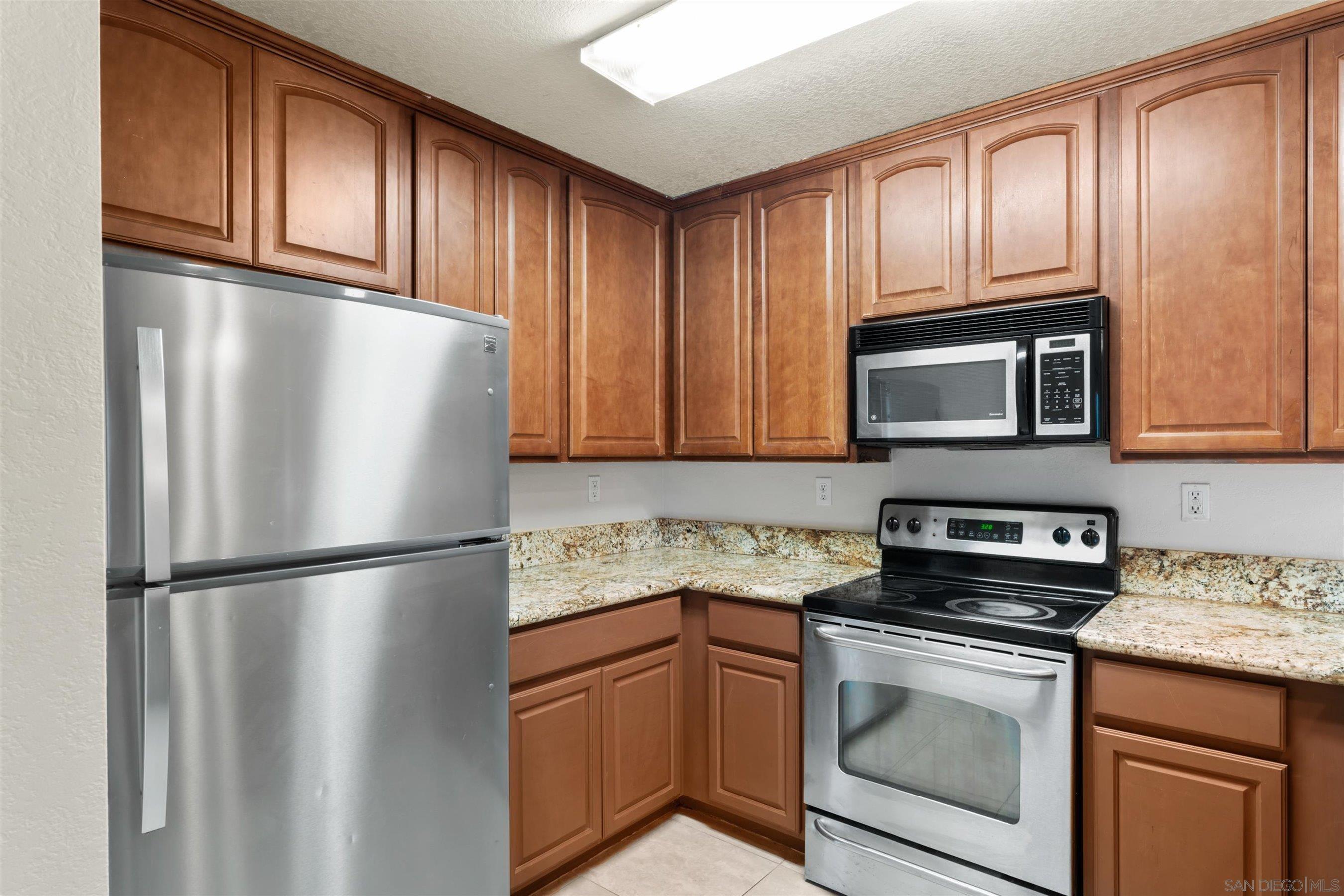 Detail Gallery Image 8 of 36 For 1075 N Escondido Blvd  #209,  Escondido,  CA 92026 - 2 Beds | 2 Baths