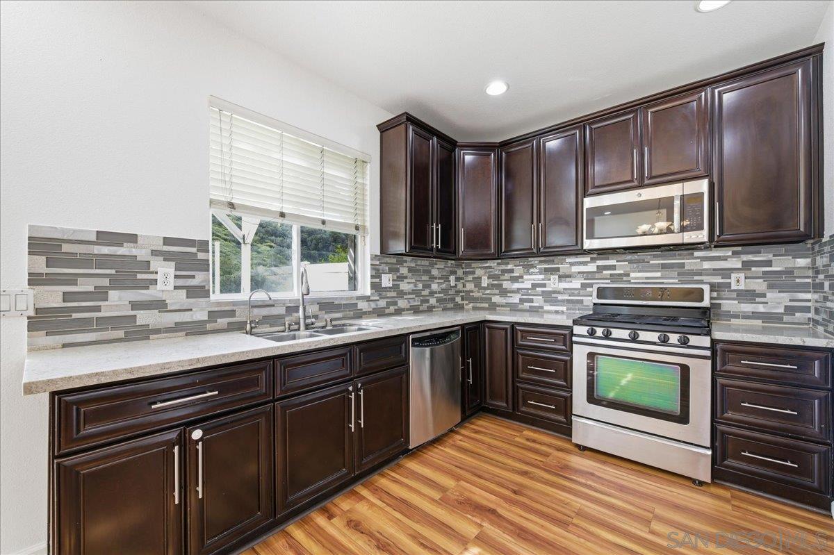 Detail Gallery Image 13 of 56 For 10294  Scripps Poway Pkwy  #5,  San Diego,  CA 92131 - 2 Beds | 2/1 Baths