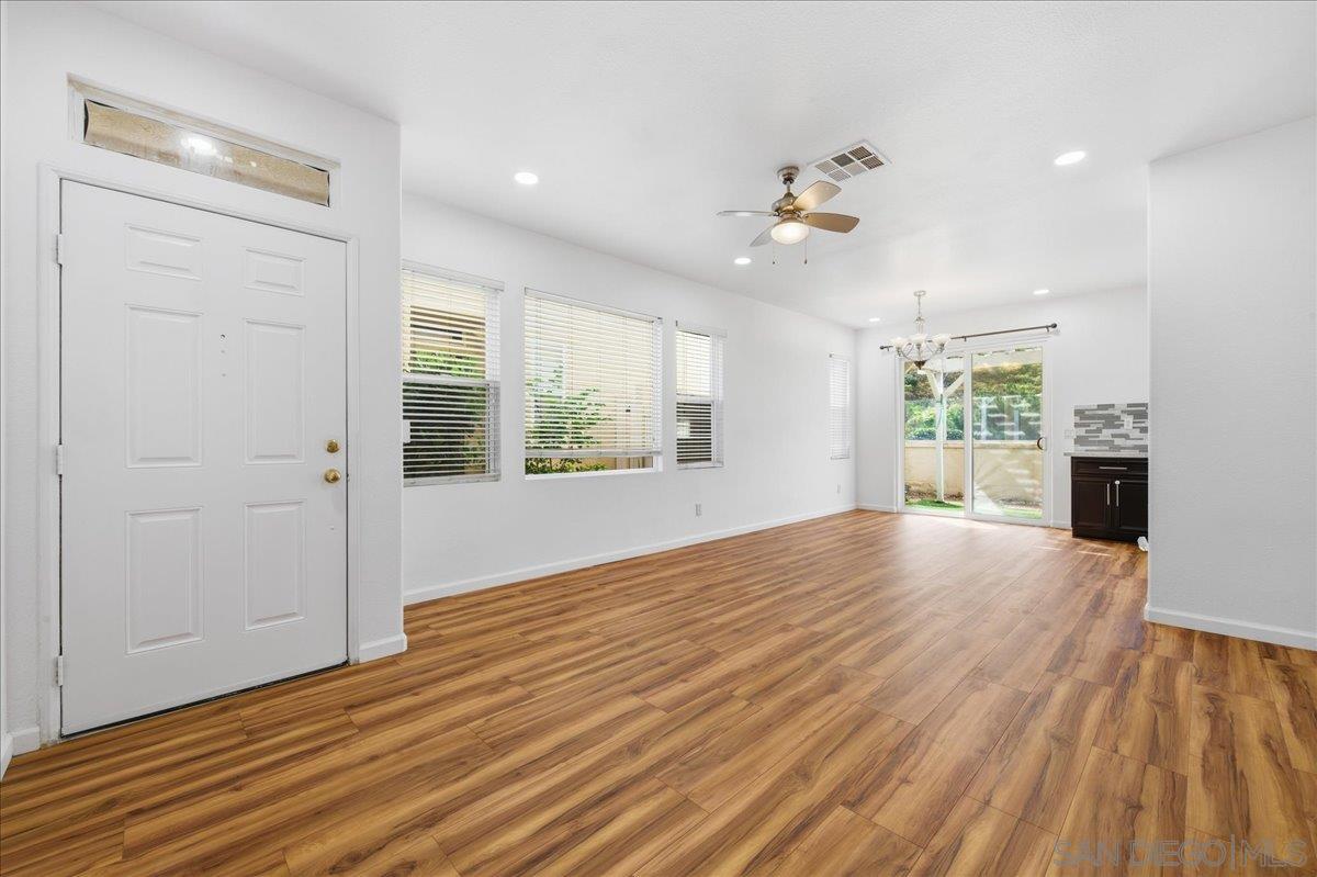 Detail Gallery Image 9 of 56 For 10294  Scripps Poway Pkwy  #5,  San Diego,  CA 92131 - 2 Beds | 2/1 Baths