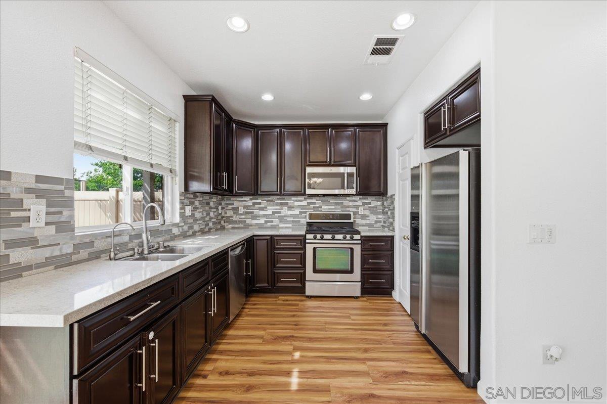 Detail Gallery Image 10 of 56 For 10294  Scripps Poway Pkwy  #5,  San Diego,  CA 92131 - 2 Beds | 2/1 Baths