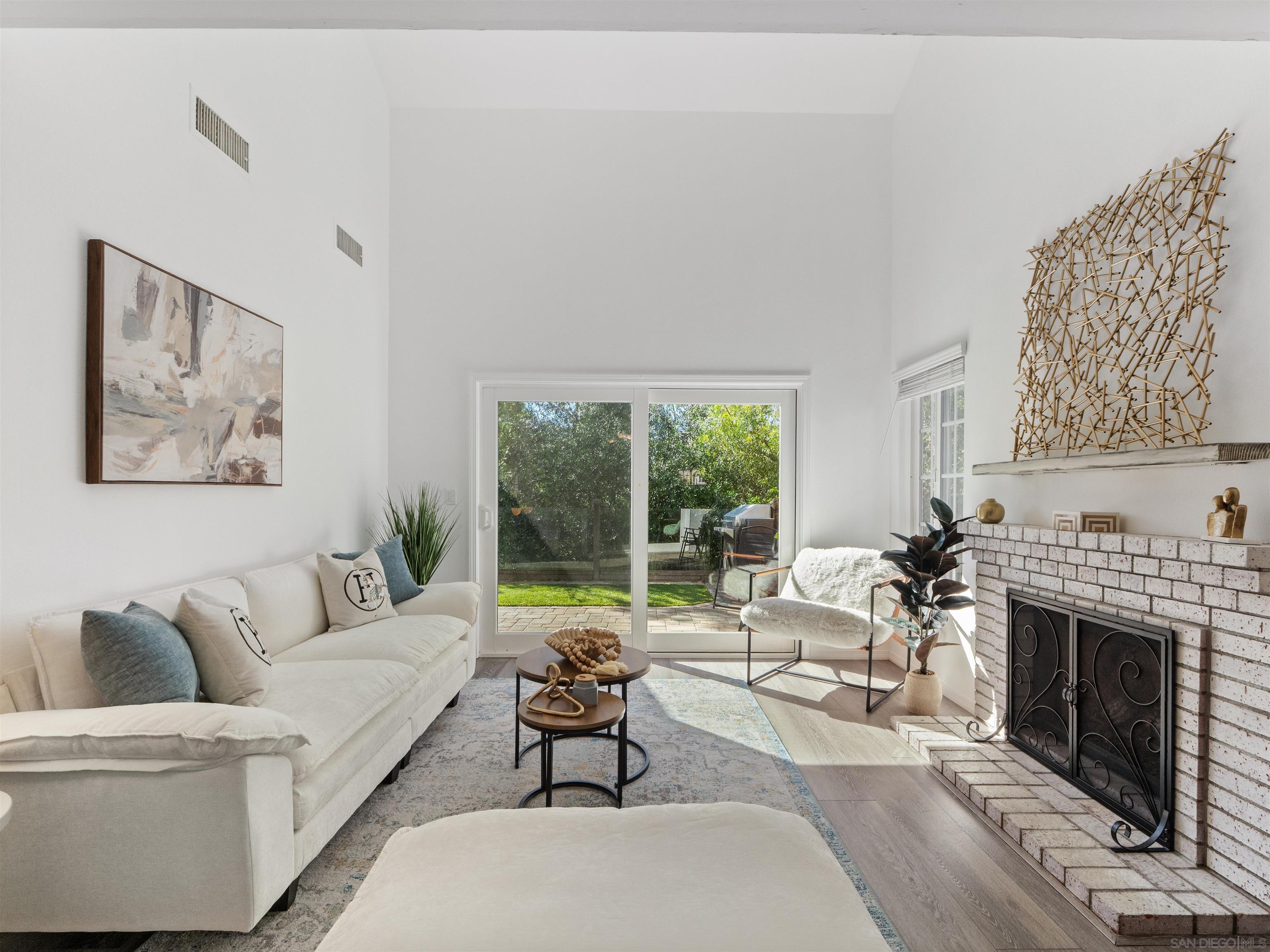 Detail Gallery Image 2 of 43 For 2835  Hillsboro Ct, Carlsbad,  CA 92010 - 3 Beds | 2 Baths