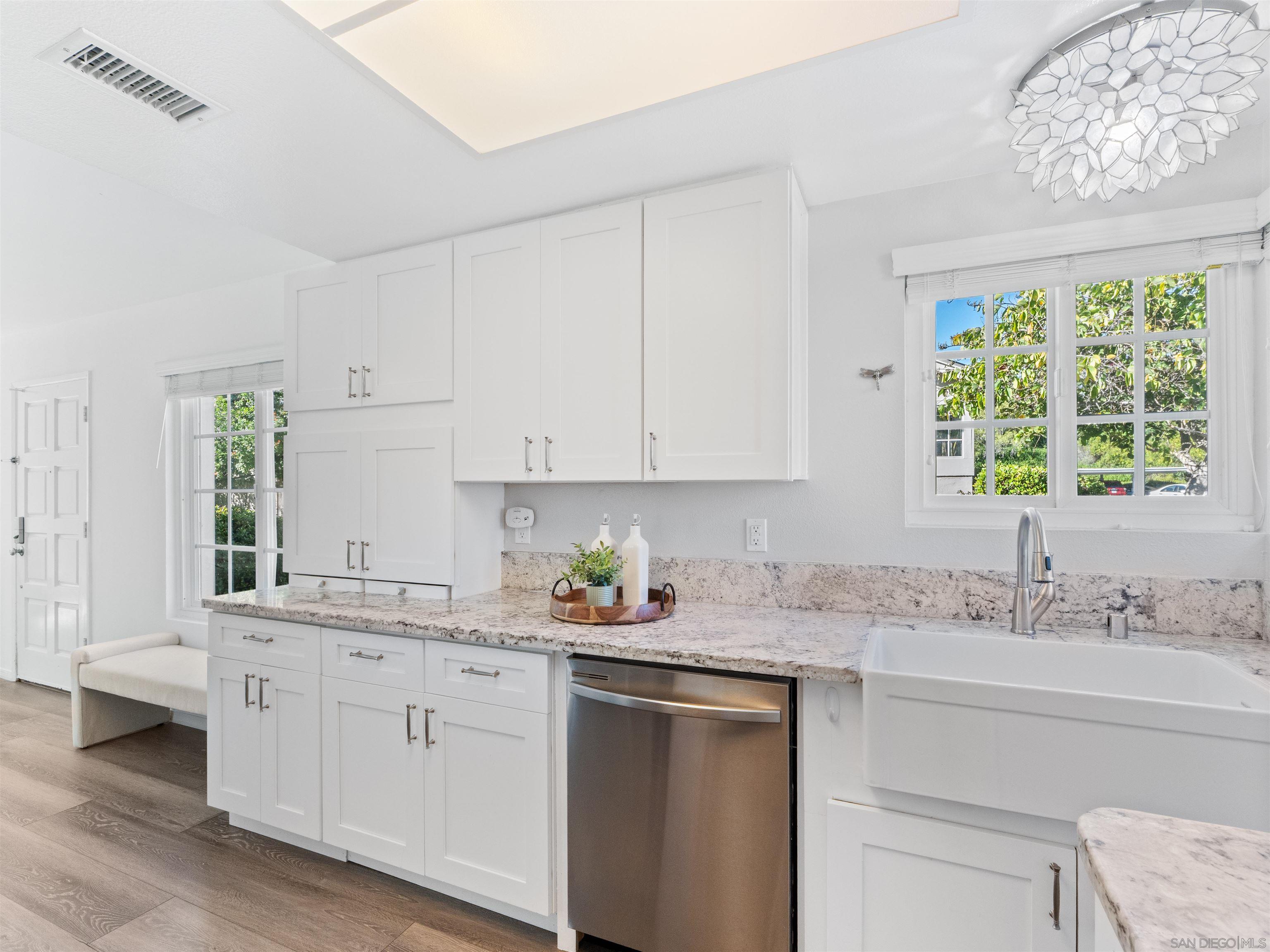 Detail Gallery Image 5 of 43 For 2835  Hillsboro Ct, Carlsbad,  CA 92010 - 3 Beds | 2 Baths