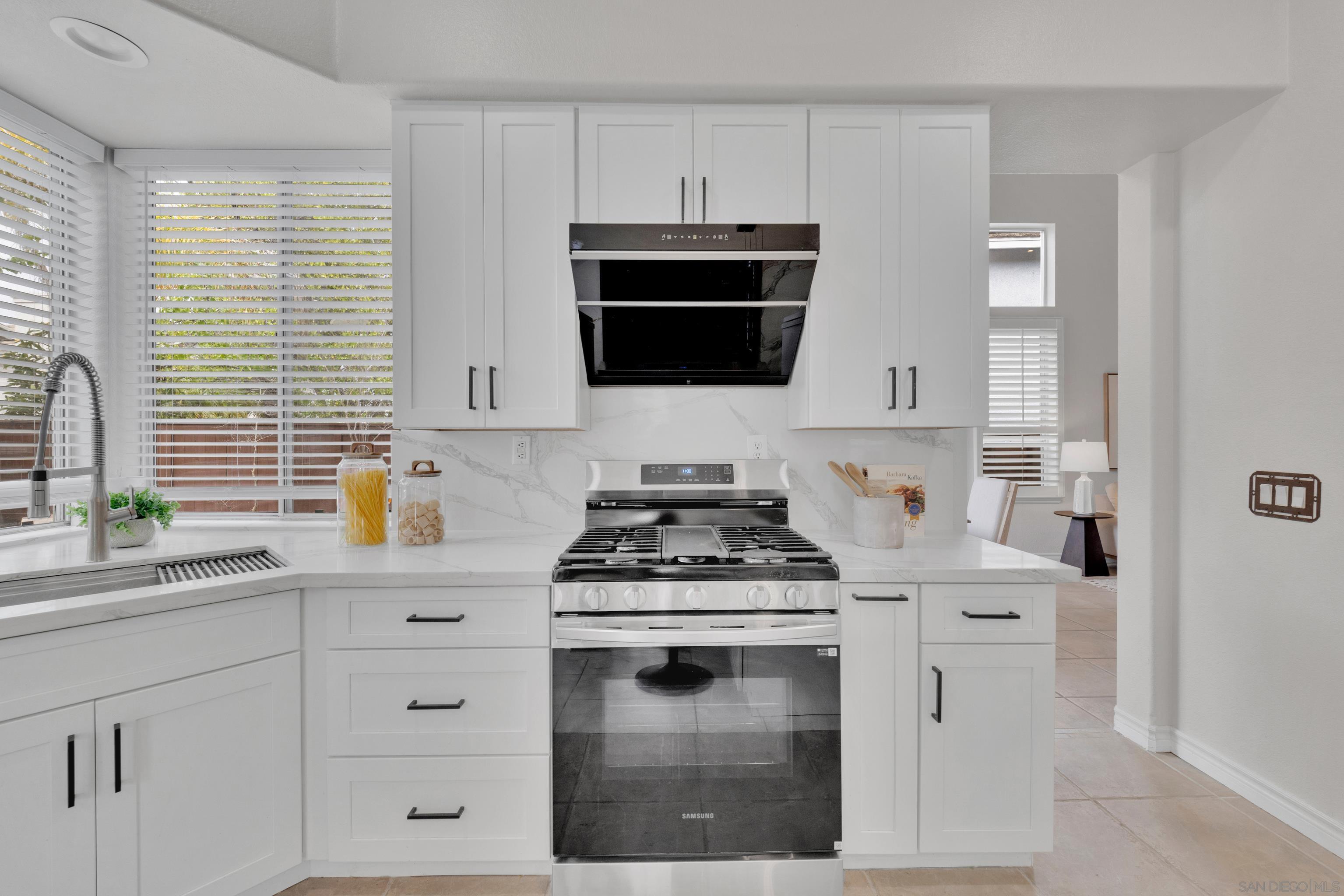 Detail Gallery Image 11 of 41 For 11674  Scripps Creek, San Diego,  CA 92131 - 5 Beds | 3 Baths