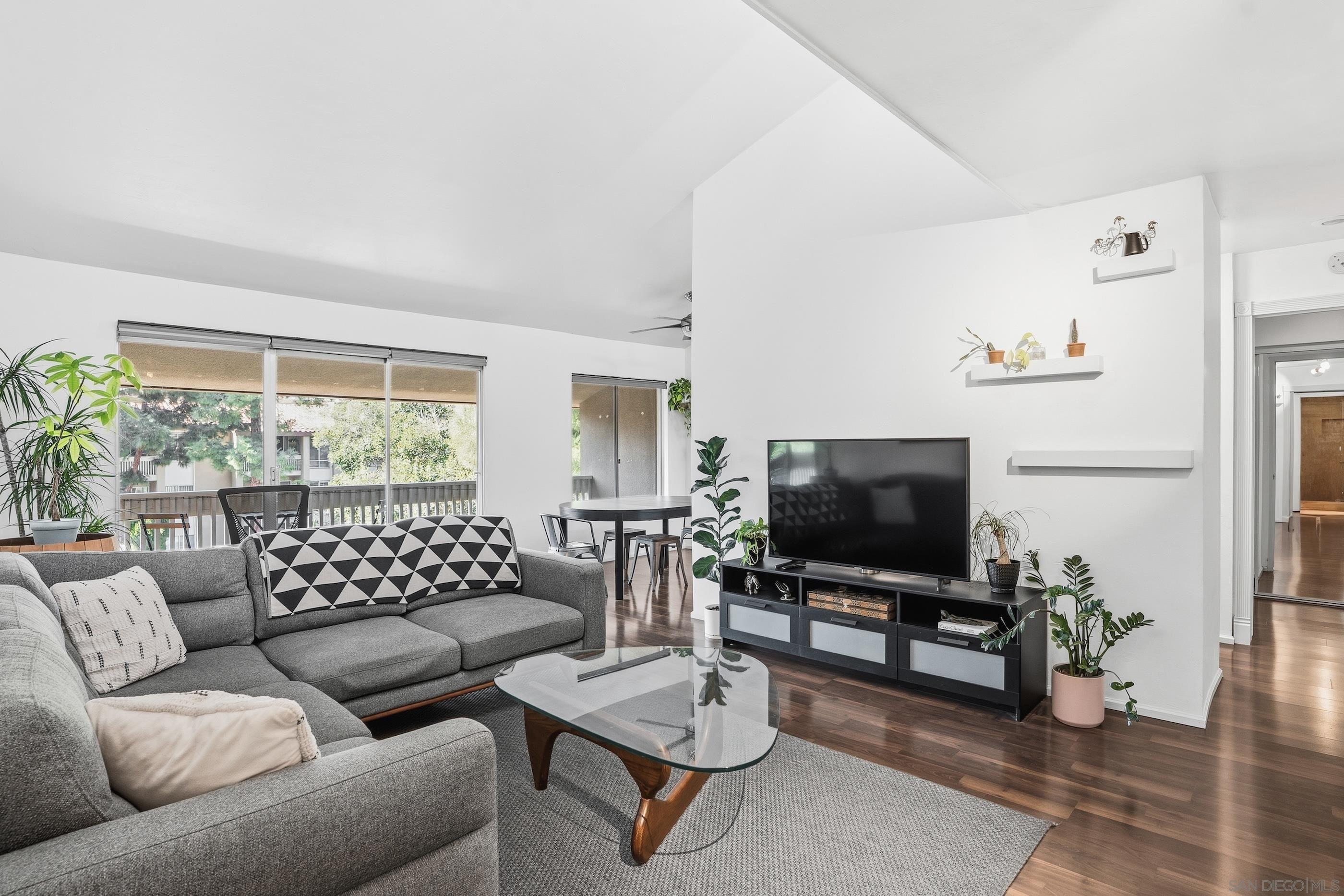 Detail Gallery Image 5 of 31 For 1885  Diamond St  #333,  San Diego,  CA 92109 - 2 Beds | 2 Baths