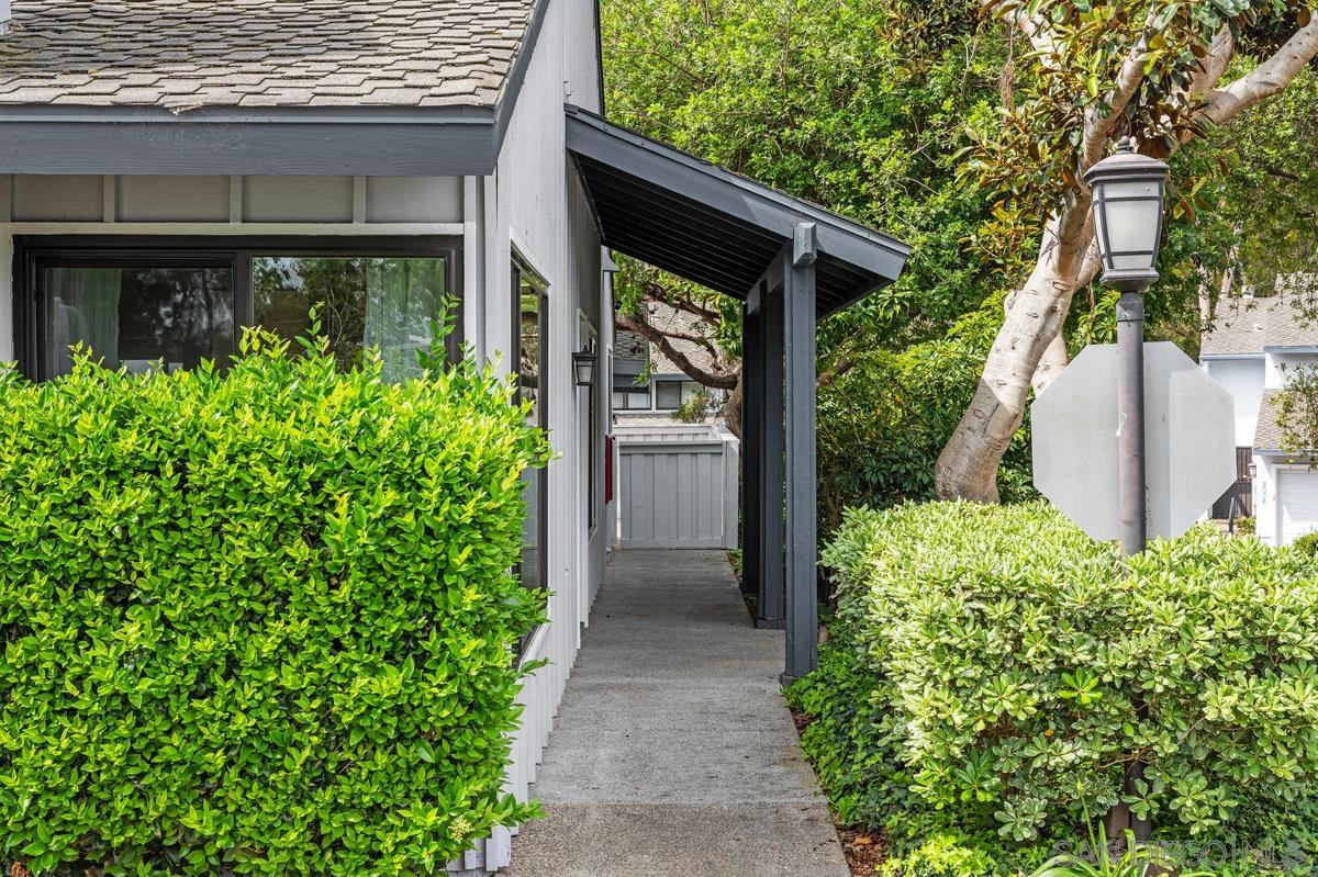 Detail Gallery Image 12 of 40 For 8028  Caminito Mallorca, La Jolla,  CA 92037 - 2 Beds | 2 Baths