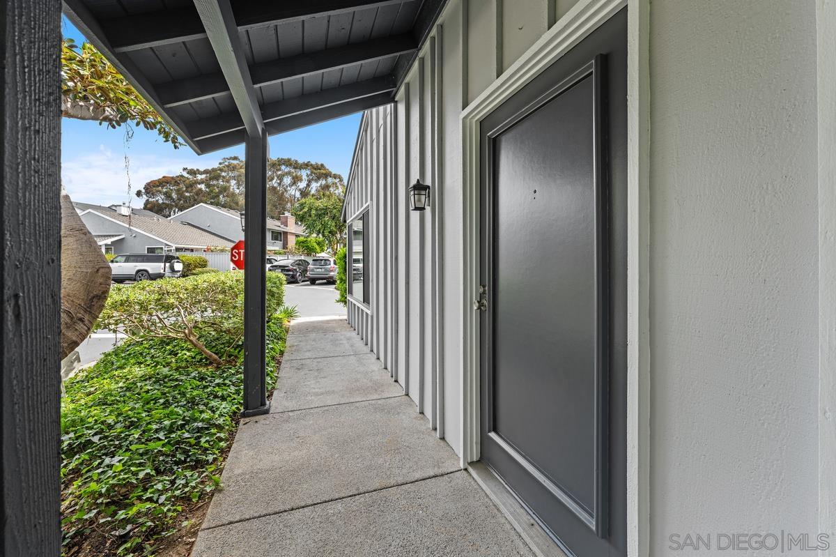 Detail Gallery Image 14 of 40 For 8028  Caminito Mallorca, La Jolla,  CA 92037 - 2 Beds | 2 Baths