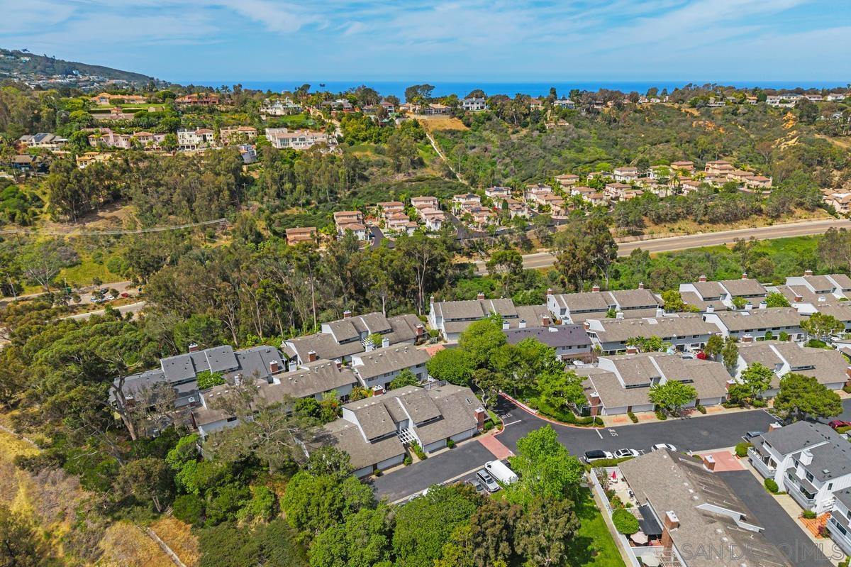 Detail Gallery Image 3 of 40 For 8028  Caminito Mallorca, La Jolla,  CA 92037 - 2 Beds | 2 Baths