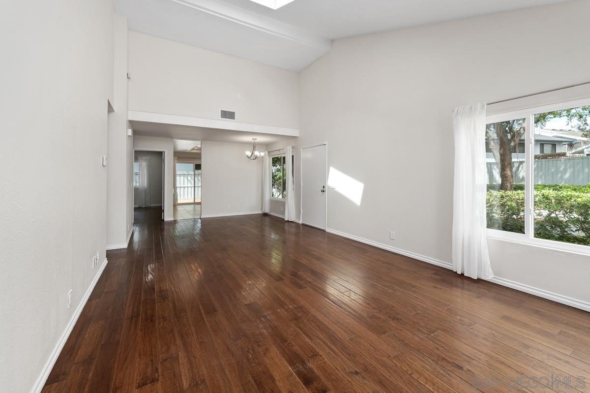 Detail Gallery Image 21 of 40 For 8028  Caminito Mallorca, La Jolla,  CA 92037 - 2 Beds | 2 Baths