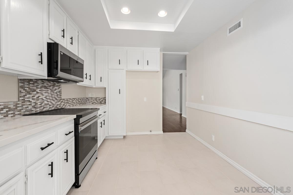 Detail Gallery Image 27 of 40 For 8028  Caminito Mallorca, La Jolla,  CA 92037 - 2 Beds | 2 Baths