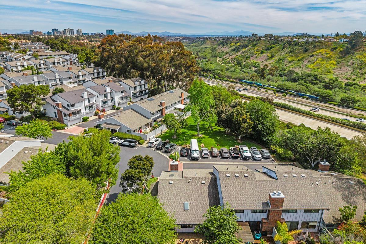 Detail Gallery Image 7 of 40 For 8028  Caminito Mallorca, La Jolla,  CA 92037 - 2 Beds | 2 Baths
