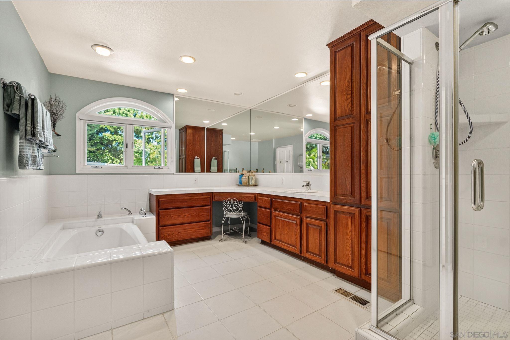 Detail Gallery Image 25 of 59 For 5860  Calle Camposeco, Rancho Santa Fe,  CA 92067 - 6 Beds | 8/4 Baths