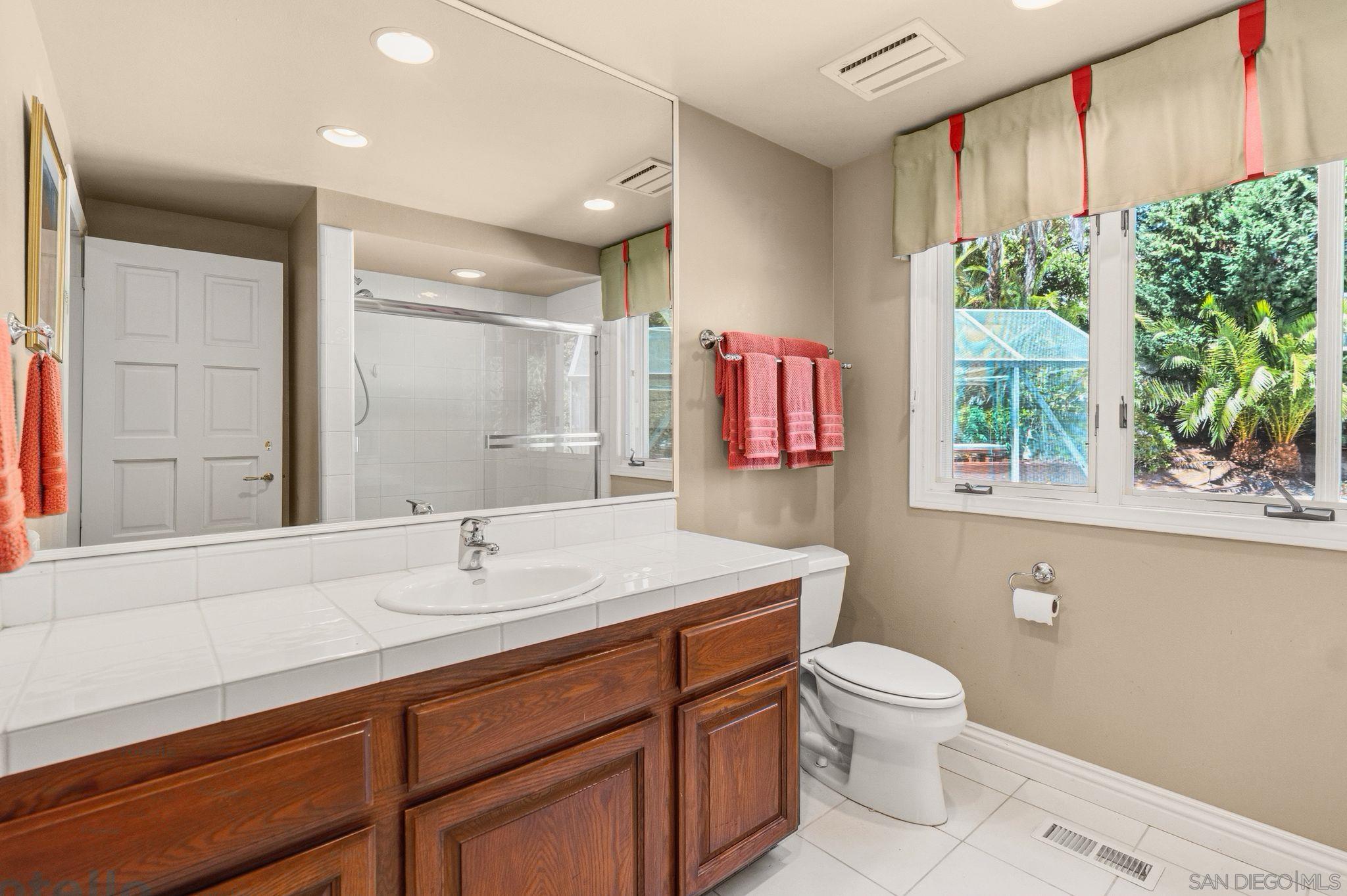 Detail Gallery Image 27 of 59 For 5860  Calle Camposeco, Rancho Santa Fe,  CA 92067 - 6 Beds | 8/4 Baths