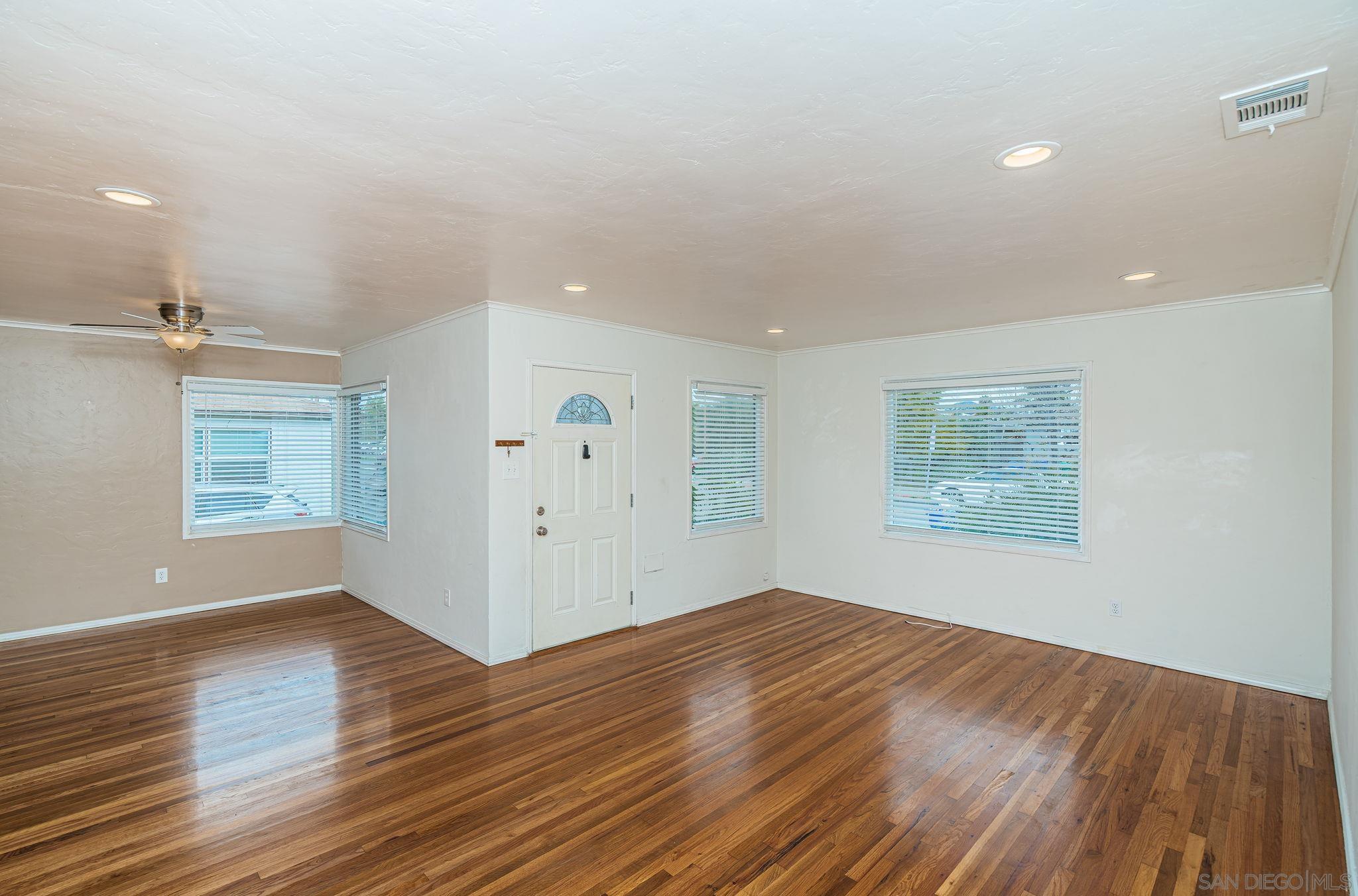 Detail Gallery Image 11 of 20 For 4954  63rd, San Diego,  CA 92115 - 3 Beds | 2 Baths