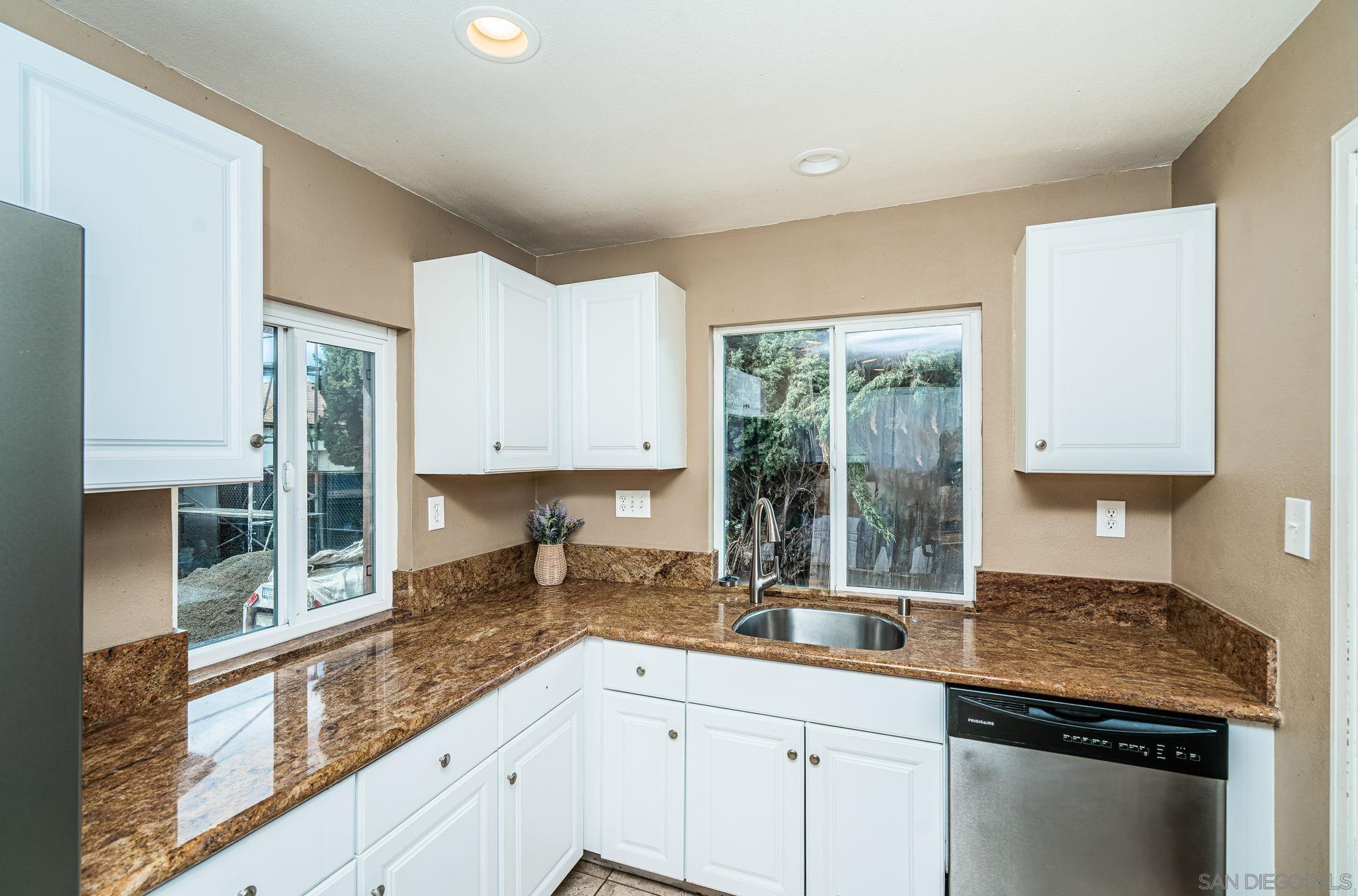 Detail Gallery Image 4 of 20 For 4954  63rd, San Diego,  CA 92115 - 3 Beds | 2 Baths