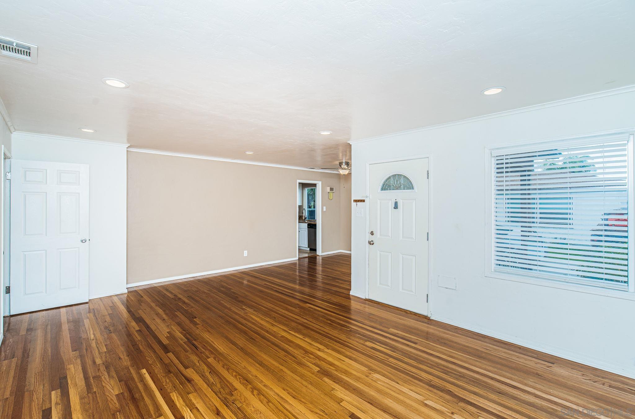 Detail Gallery Image 8 of 20 For 4954  63rd, San Diego,  CA 92115 - 3 Beds | 2 Baths