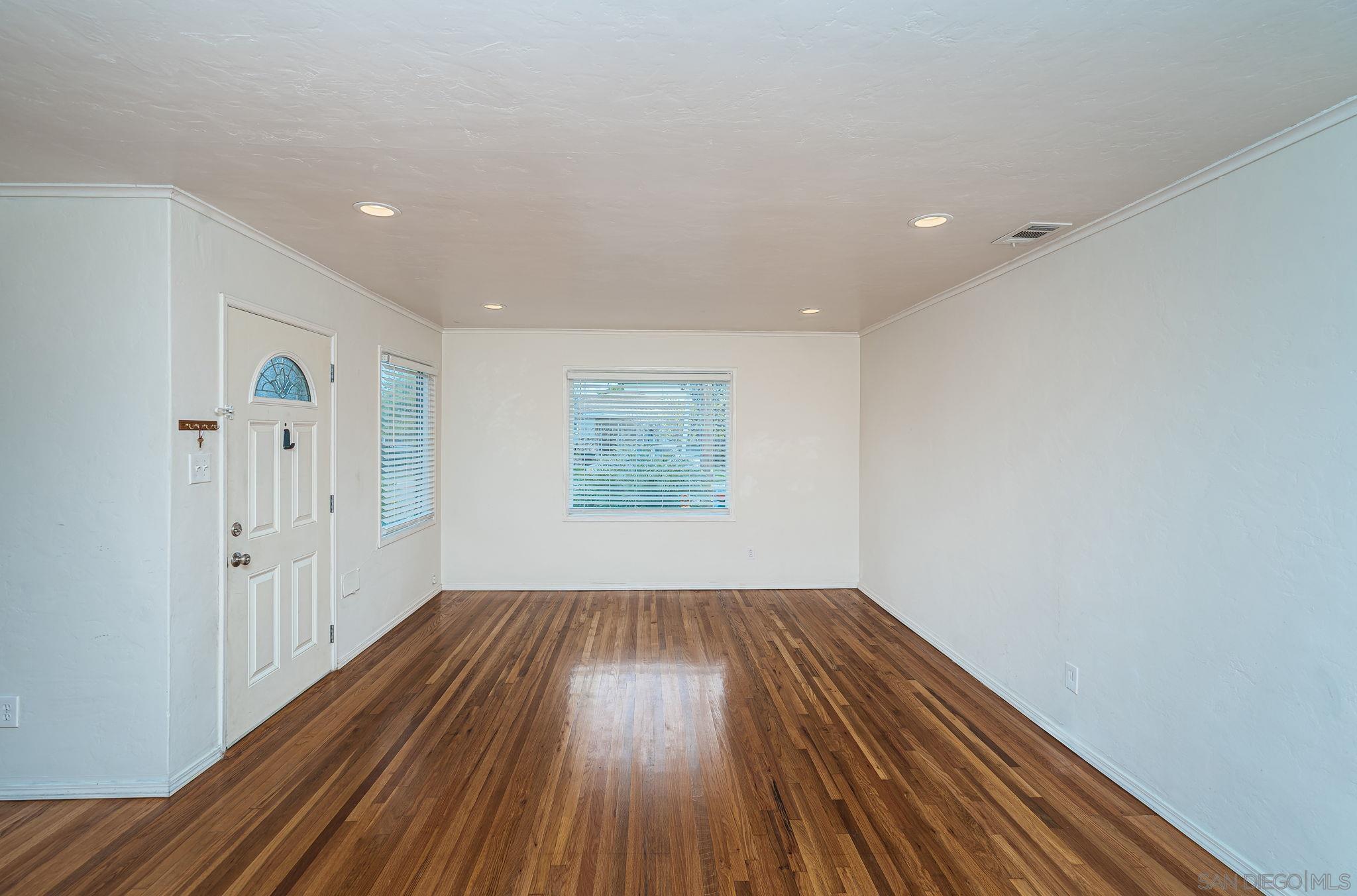 Detail Gallery Image 10 of 20 For 4954  63rd, San Diego,  CA 92115 - 3 Beds | 2 Baths