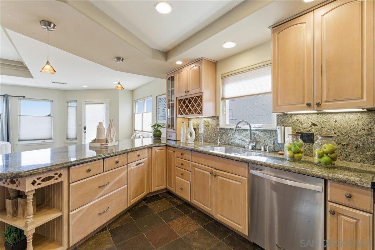 Detail Gallery Image 24 of 66 For 3634  Crown Point Drive, San Diego,  CA 92109 - 4 Beds | 3 Baths