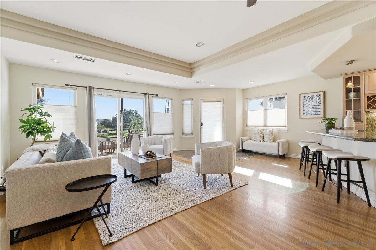 Detail Gallery Image 9 of 66 For 3634  Crown Point Drive, San Diego,  CA 92109 - 4 Beds | 3 Baths