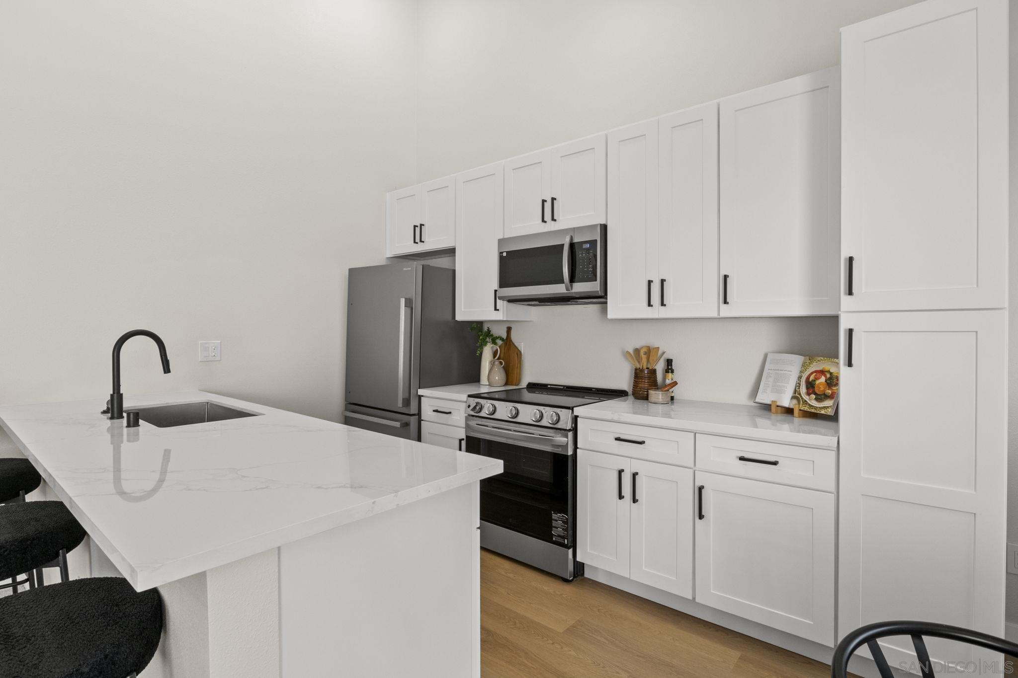 Detail Gallery Image 3 of 26 For 6196  Agee St 26  #26,  San Diego,  CA 92122 - 1 Beds | 1 Baths