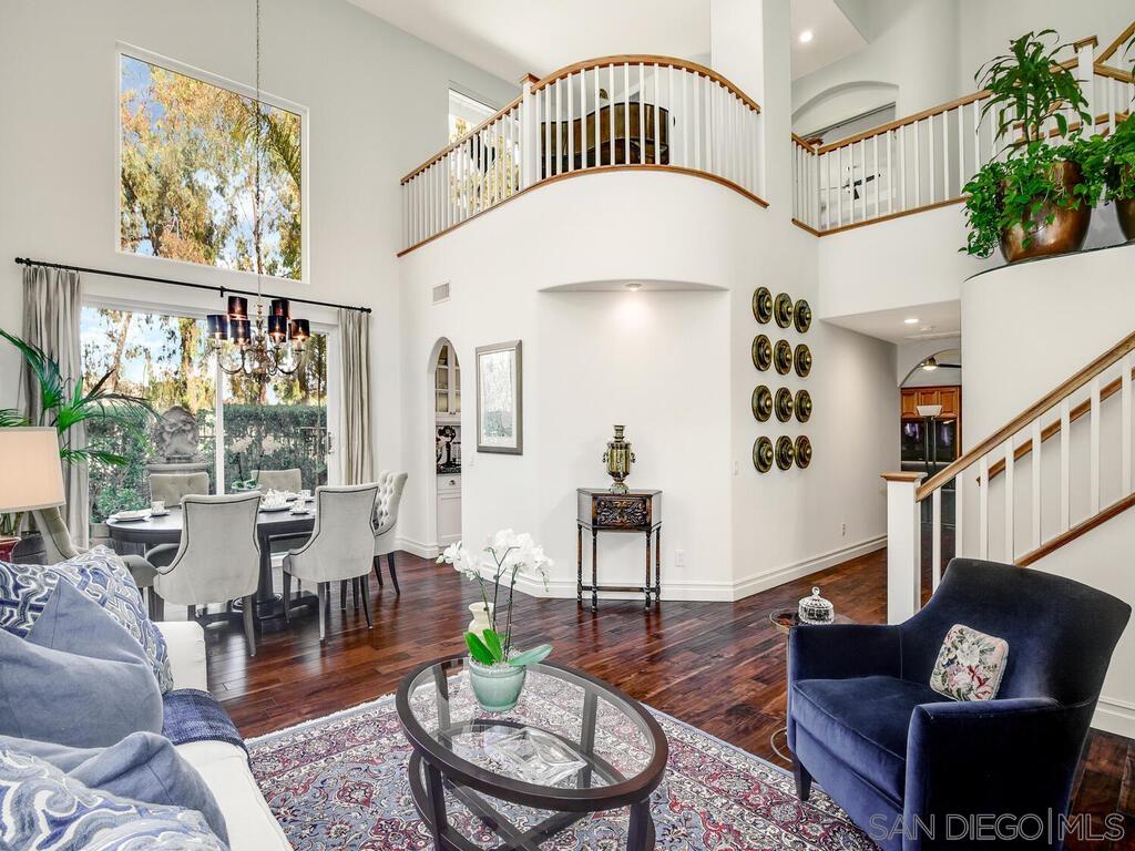 Detail Gallery Image 13 of 46 For 6061  Greenhedge Row, La Jolla,  CA 92037 - 4 Beds | 3/1 Baths