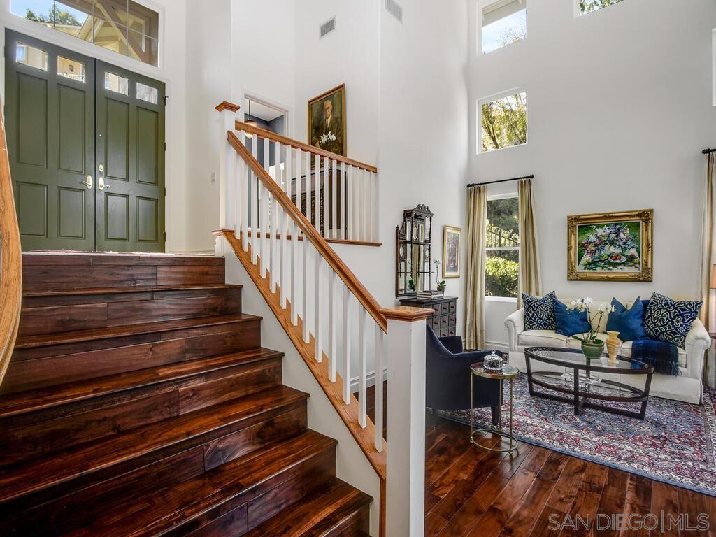 Detail Gallery Image 15 of 46 For 6061  Greenhedge Row, La Jolla,  CA 92037 - 4 Beds | 3/1 Baths