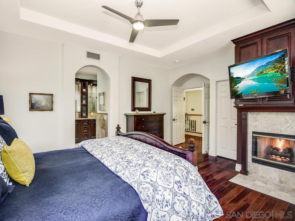 Detail Gallery Image 20 of 46 For 6061  Greenhedge Row, La Jolla,  CA 92037 - 4 Beds | 3/1 Baths