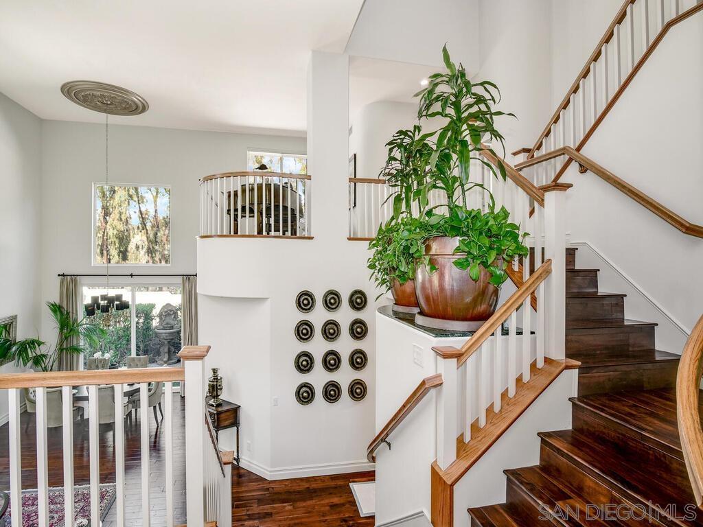 Detail Gallery Image 22 of 46 For 6061  Greenhedge Row, La Jolla,  CA 92037 - 4 Beds | 3/1 Baths