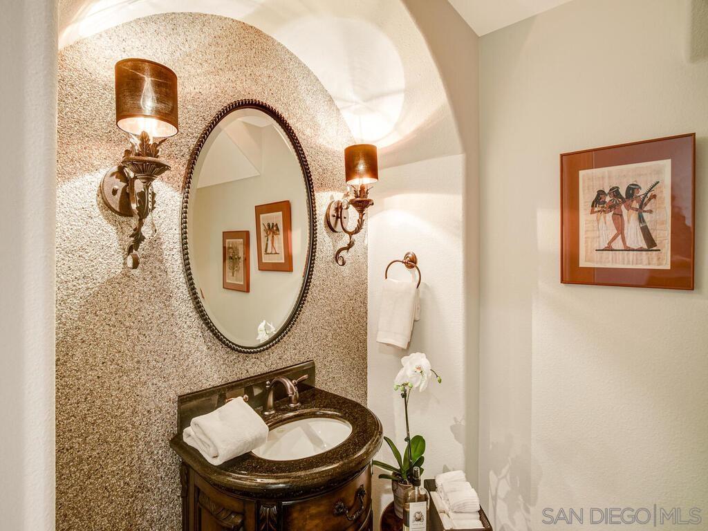 Detail Gallery Image 23 of 46 For 6061  Greenhedge Row, La Jolla,  CA 92037 - 4 Beds | 3/1 Baths