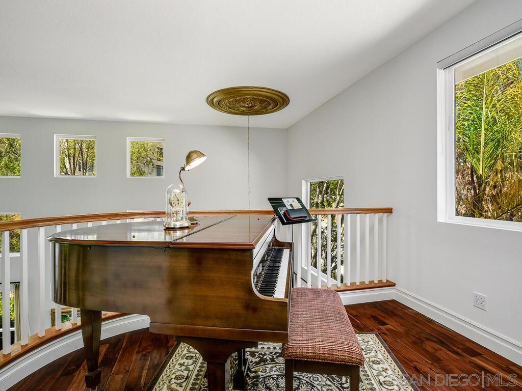 Detail Gallery Image 25 of 46 For 6061  Greenhedge Row, La Jolla,  CA 92037 - 4 Beds | 3/1 Baths