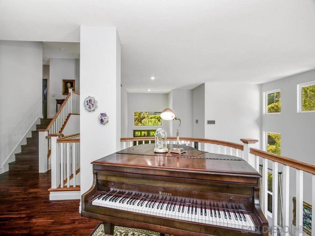 Detail Gallery Image 29 of 46 For 6061  Greenhedge Row, La Jolla,  CA 92037 - 4 Beds | 3/1 Baths