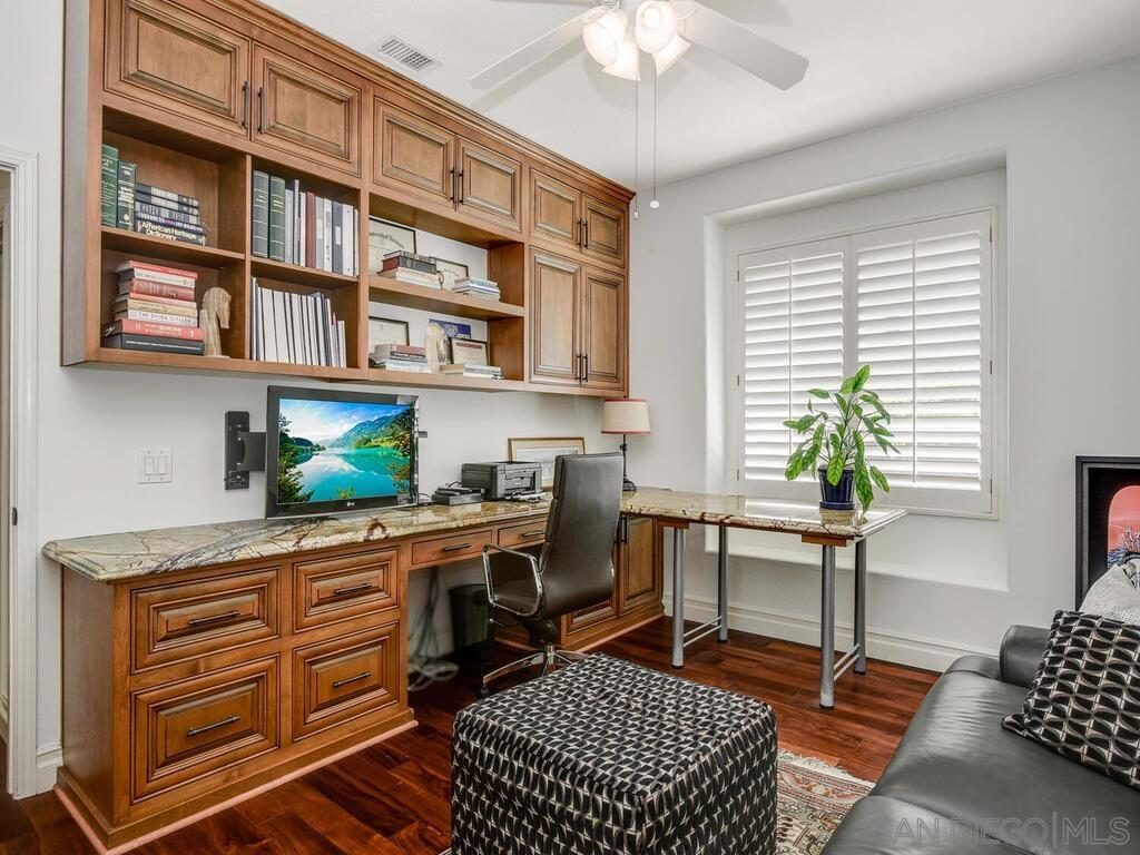 Detail Gallery Image 30 of 46 For 6061  Greenhedge Row, La Jolla,  CA 92037 - 4 Beds | 3/1 Baths