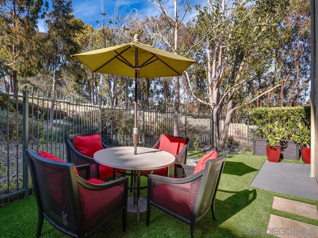 Detail Gallery Image 34 of 46 For 6061  Greenhedge Row, La Jolla,  CA 92037 - 4 Beds | 3/1 Baths