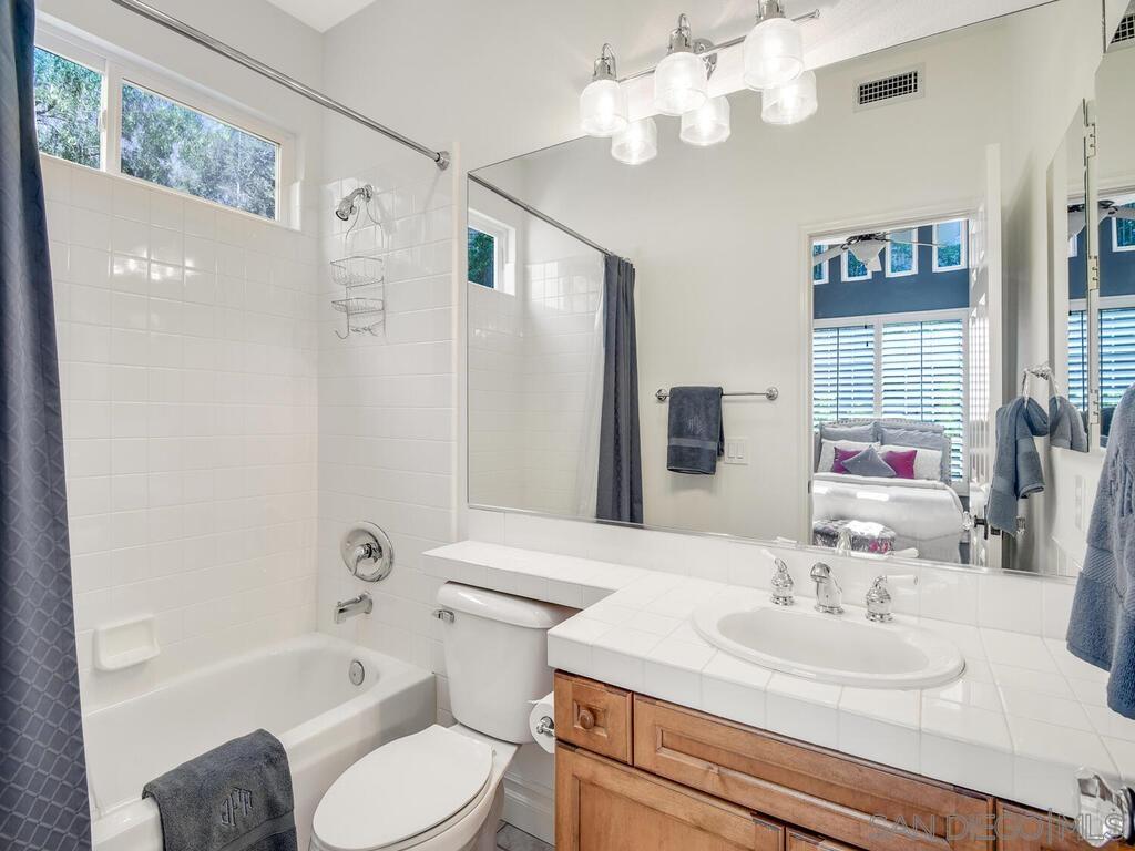 Detail Gallery Image 35 of 46 For 6061  Greenhedge Row, La Jolla,  CA 92037 - 4 Beds | 3/1 Baths