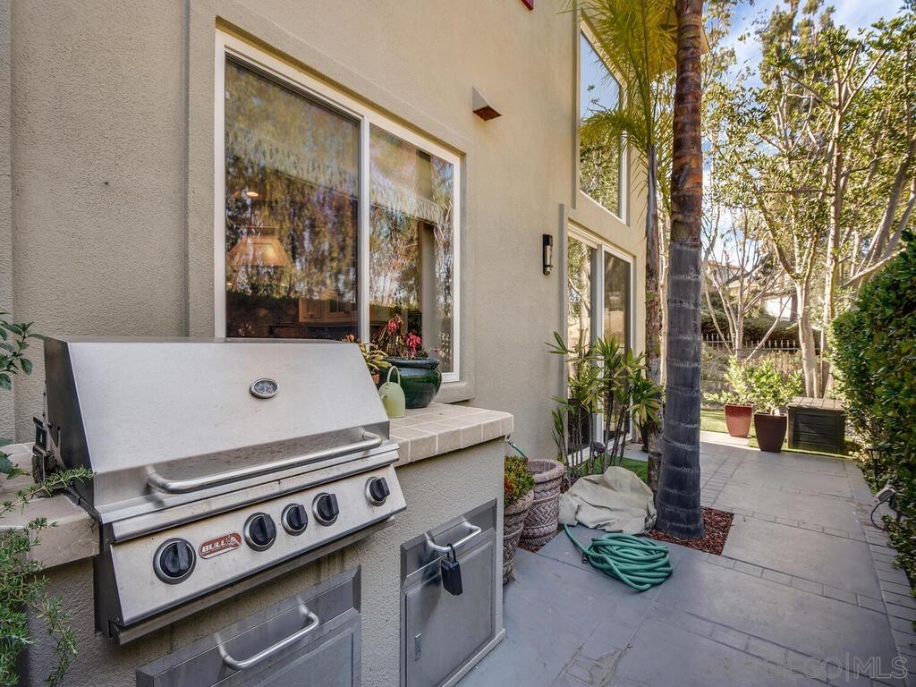 Detail Gallery Image 37 of 46 For 6061  Greenhedge Row, La Jolla,  CA 92037 - 4 Beds | 3/1 Baths