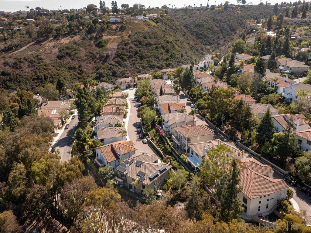 Detail Gallery Image 40 of 46 For 6061  Greenhedge Row, La Jolla,  CA 92037 - 4 Beds | 3/1 Baths