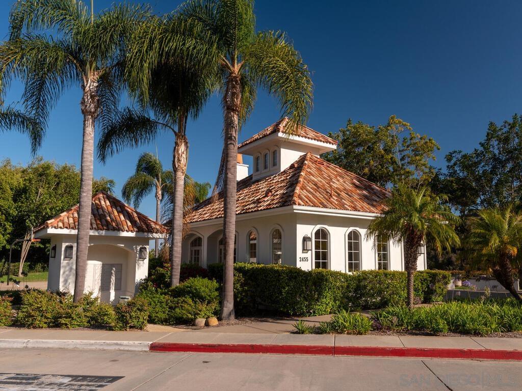 Detail Gallery Image 41 of 46 For 6061  Greenhedge Row, La Jolla,  CA 92037 - 4 Beds | 3/1 Baths