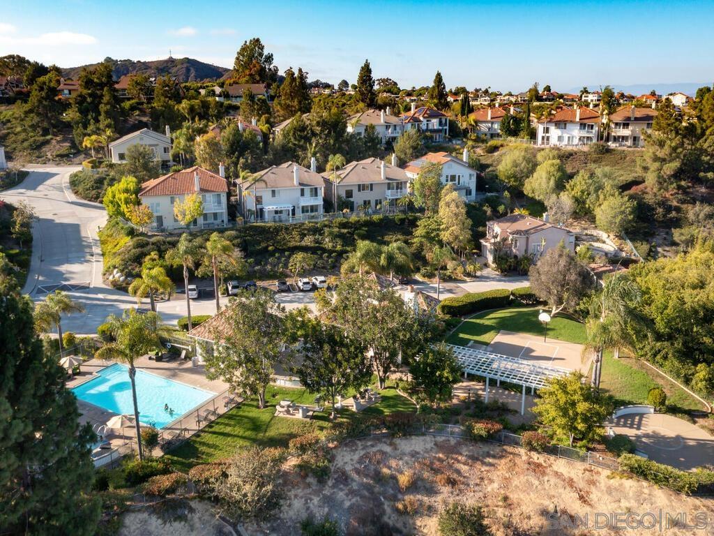 Detail Gallery Image 42 of 46 For 6061  Greenhedge Row, La Jolla,  CA 92037 - 4 Beds | 3/1 Baths