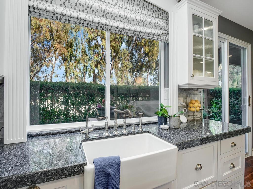 Detail Gallery Image 8 of 46 For 6061  Greenhedge Row, La Jolla,  CA 92037 - 4 Beds | 3/1 Baths