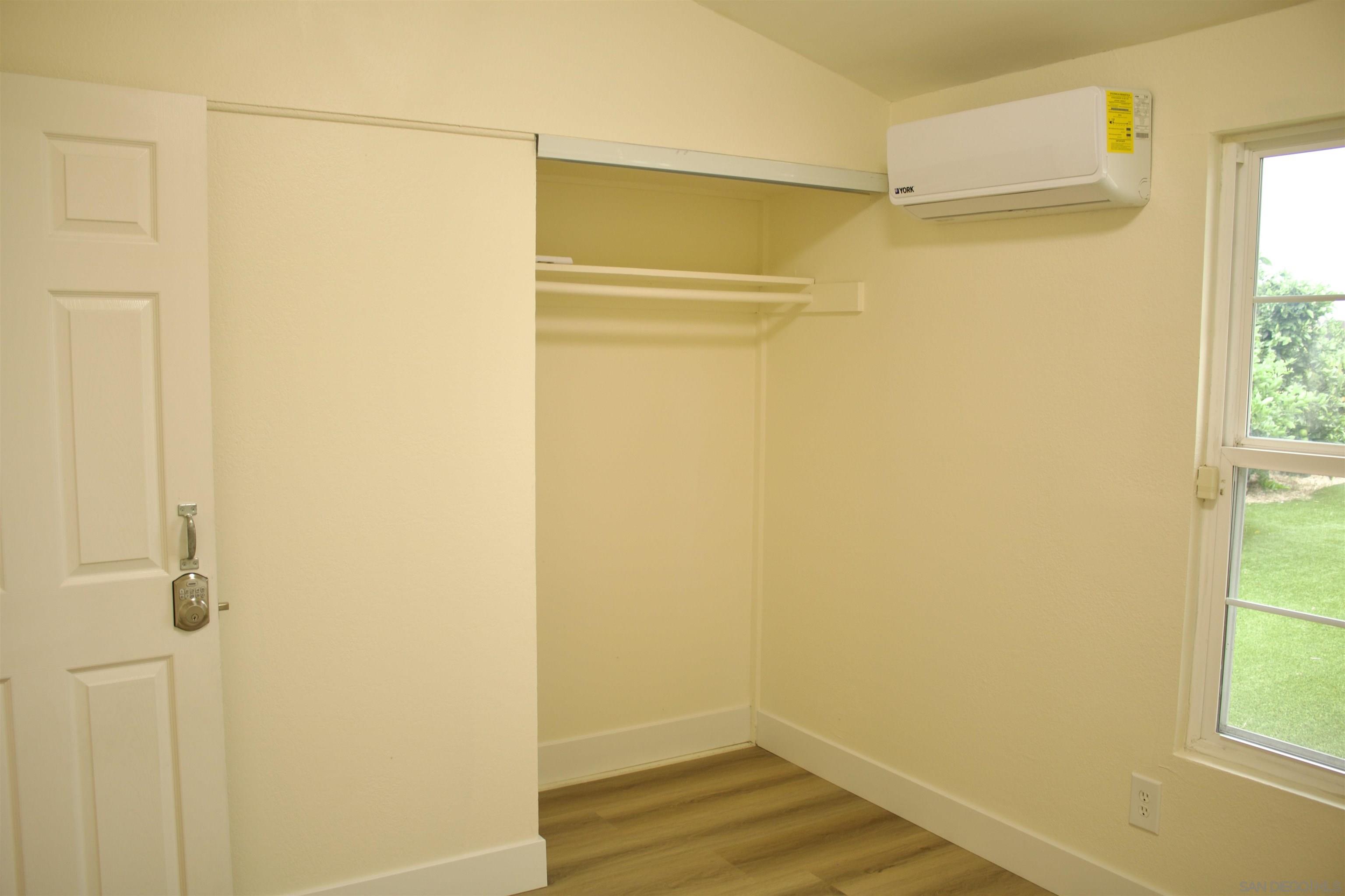 Detail Gallery Image 14 of 35 For 4956  Ocean View Blvd, San Diego,  CA 92113 - 3 Beds | 2 Baths