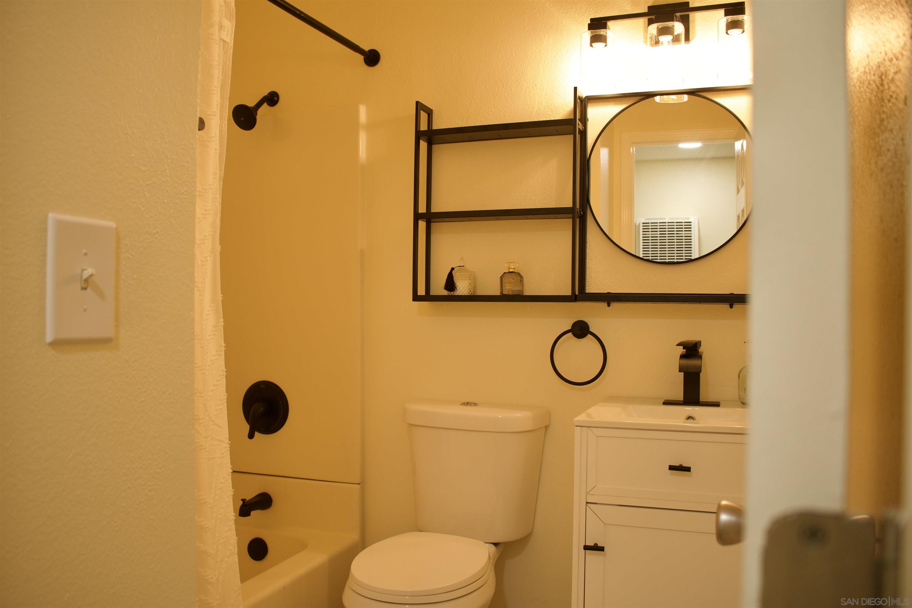 Detail Gallery Image 17 of 35 For 4956  Ocean View Blvd, San Diego,  CA 92113 - 3 Beds | 2 Baths