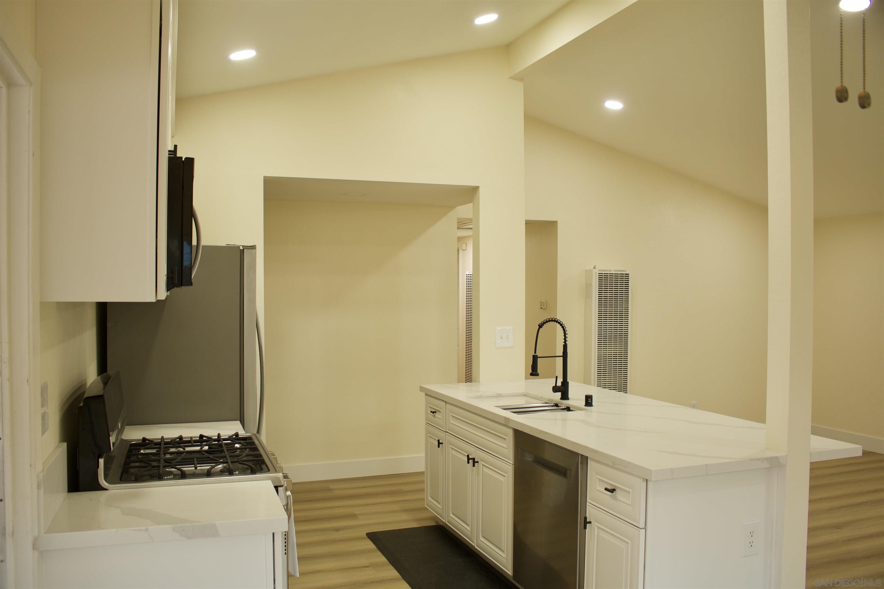 Detail Gallery Image 5 of 35 For 4956  Ocean View Blvd, San Diego,  CA 92113 - 3 Beds | 2 Baths