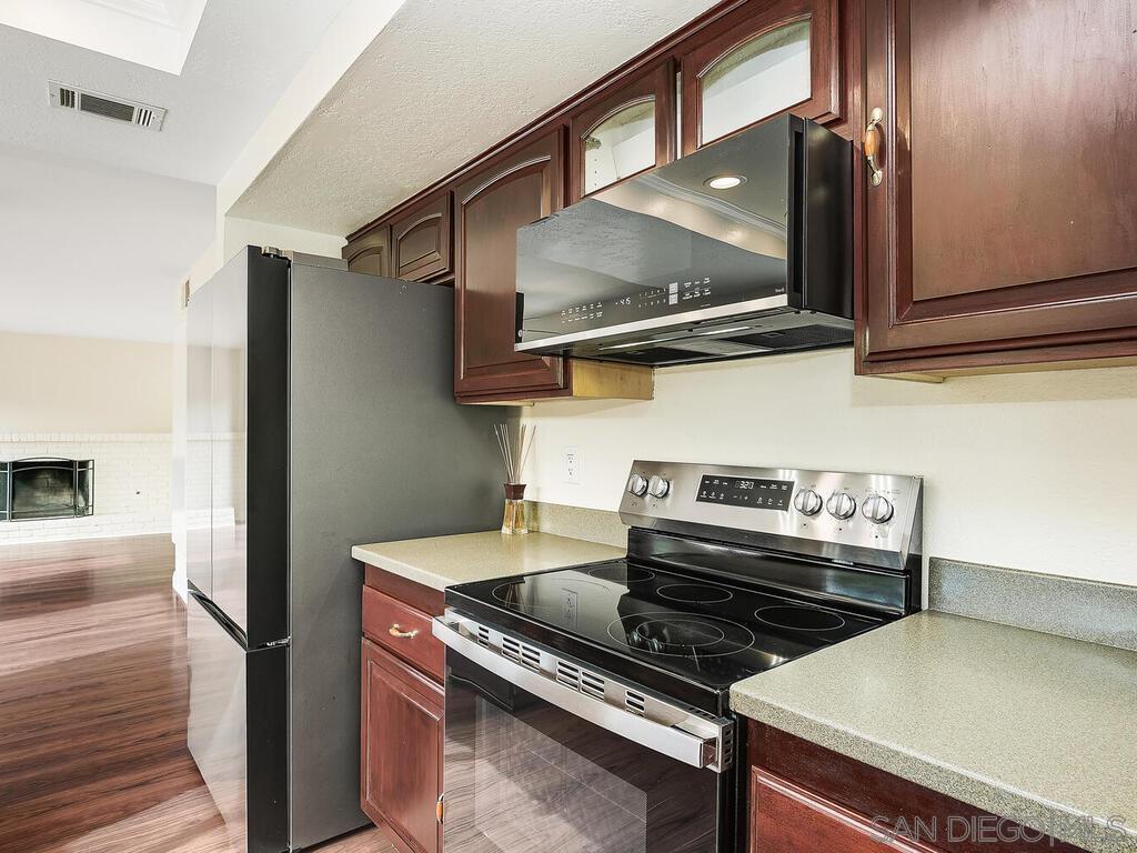 Detail Gallery Image 11 of 65 For 14302  Sandown Court, Poway,  CA 92064 - 5 Beds | 3 Baths