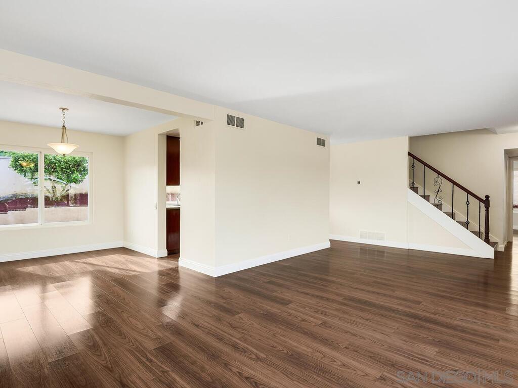 Detail Gallery Image 5 of 65 For 14302  Sandown Court, Poway,  CA 92064 - 5 Beds | 3 Baths