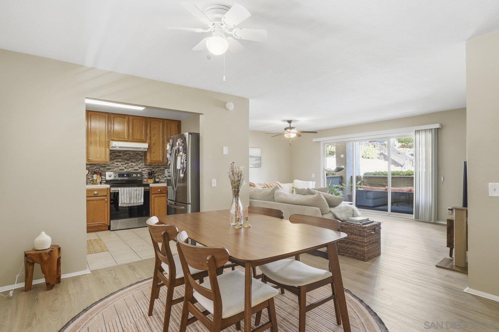 Detail Gallery Image 3 of 26 For 2514  Clairemont  #111,  San Diego,  CA 92117 - 2 Beds | 2 Baths