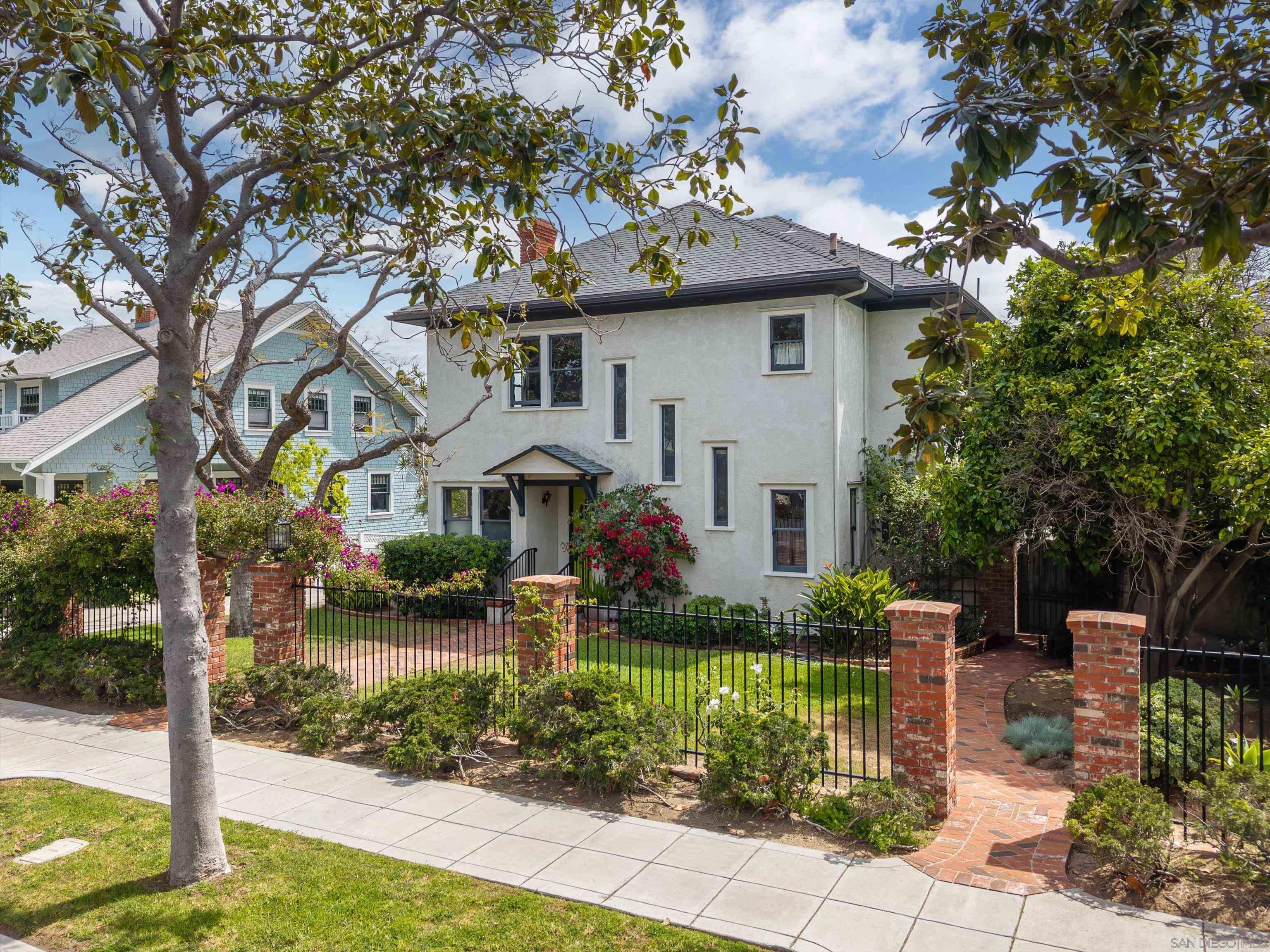 Detail Gallery Image 2 of 57 For 557  a Ave., Coronado,  CA 92118 - 3 Beds | 2/1 Baths