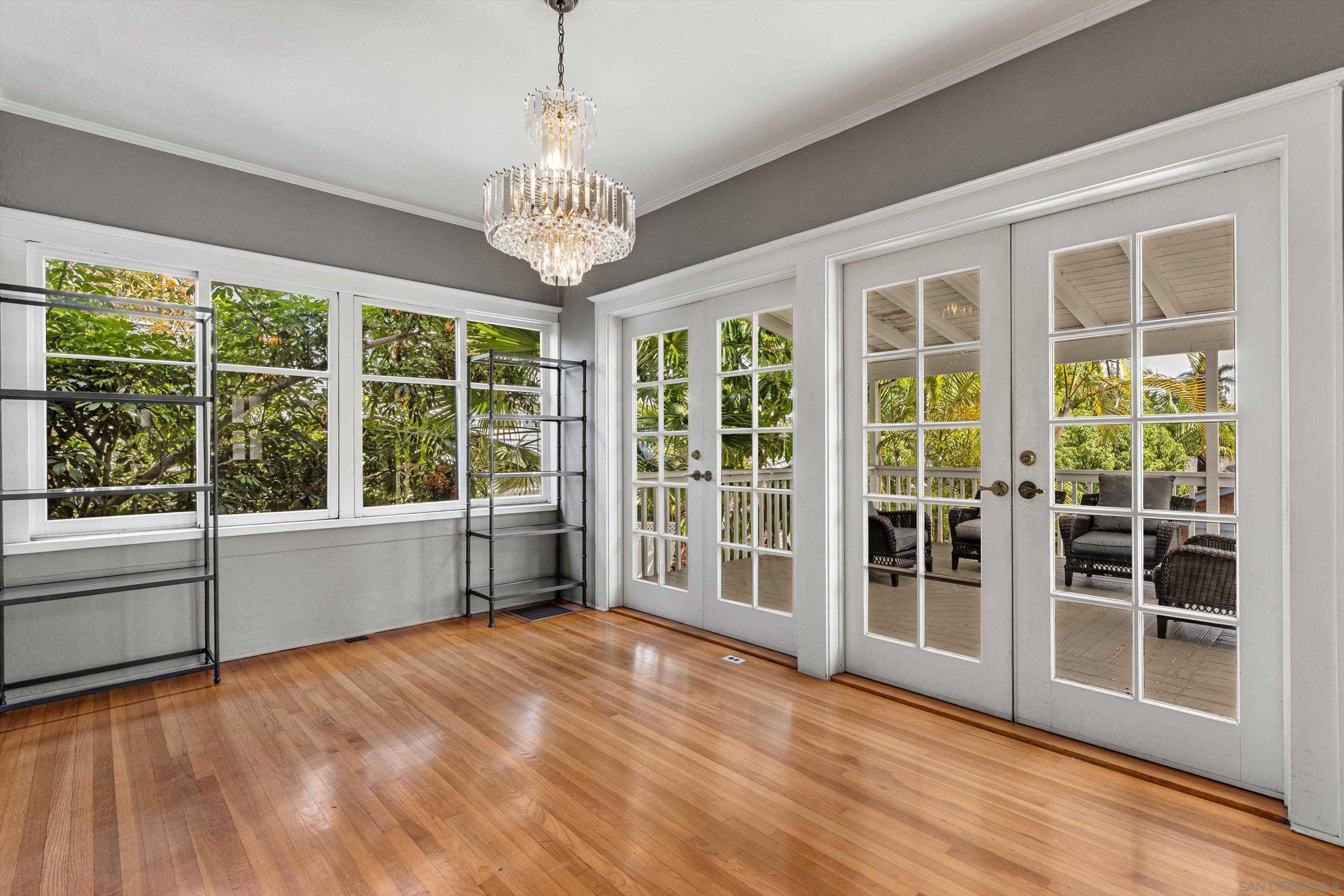 Detail Gallery Image 11 of 57 For 557  a Ave., Coronado,  CA 92118 - 3 Beds | 2/1 Baths