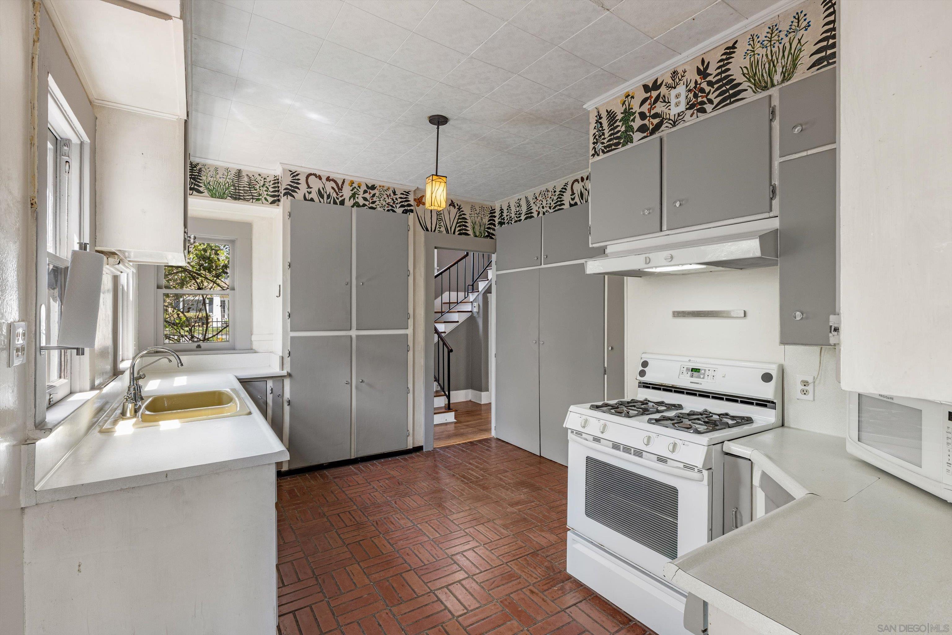 Detail Gallery Image 18 of 57 For 557  a Ave., Coronado,  CA 92118 - 3 Beds | 2/1 Baths