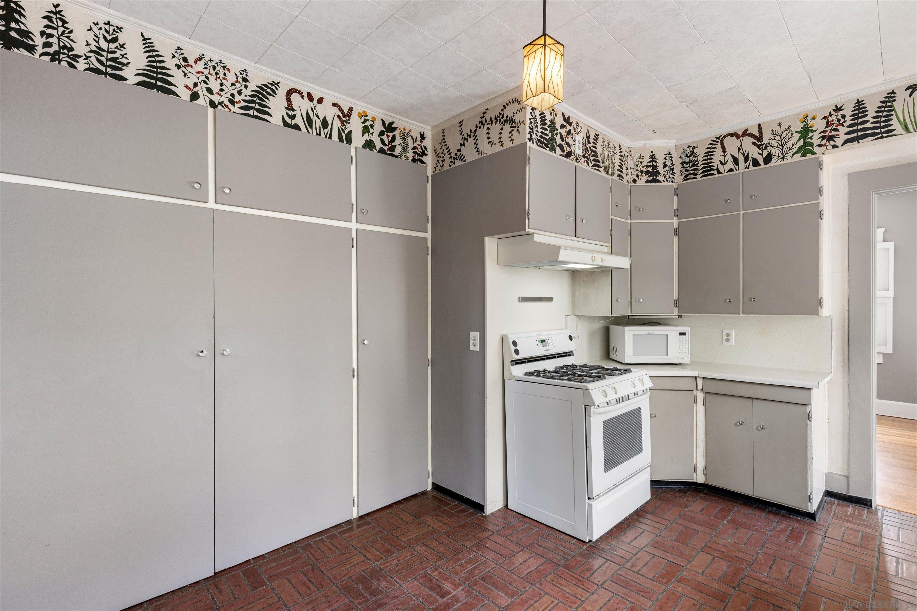 Detail Gallery Image 20 of 57 For 557  a Ave., Coronado,  CA 92118 - 3 Beds | 2/1 Baths